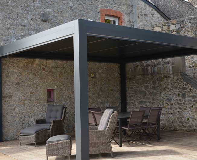Pergolas & stores